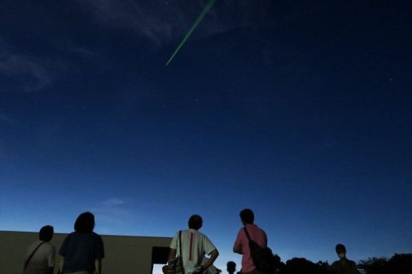 夕暮れ時の衛星測距観測